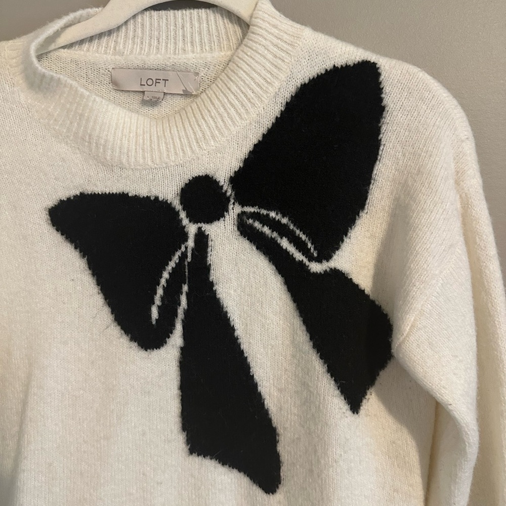 LOFT Women's White Sweater with Black Bow Design